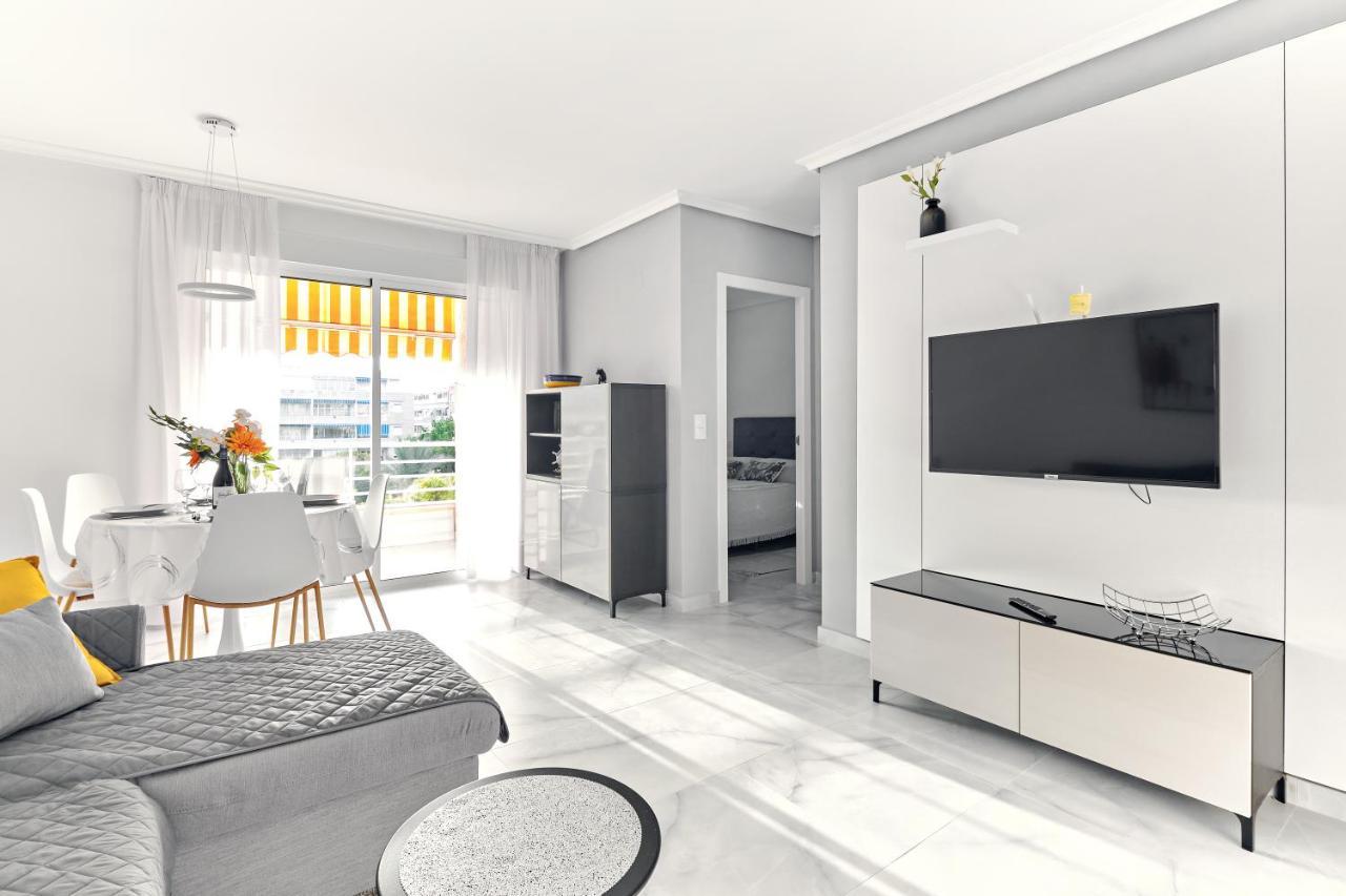 Lovely Sunny Apartment With Shared Pool And Private Parking Torrevieja Zewnętrze zdjęcie