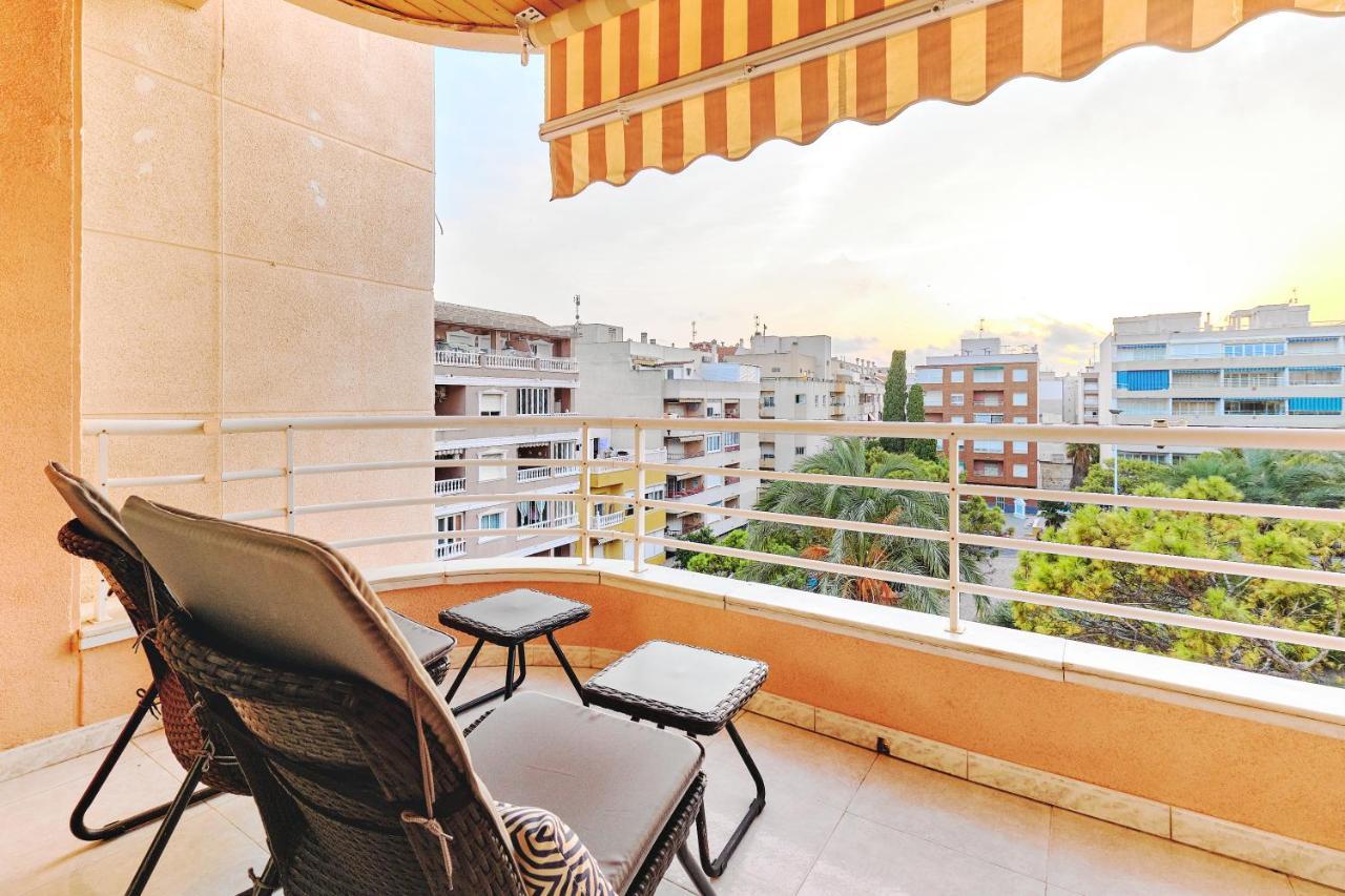 Lovely Sunny Apartment With Shared Pool And Private Parking Torrevieja Zewnętrze zdjęcie