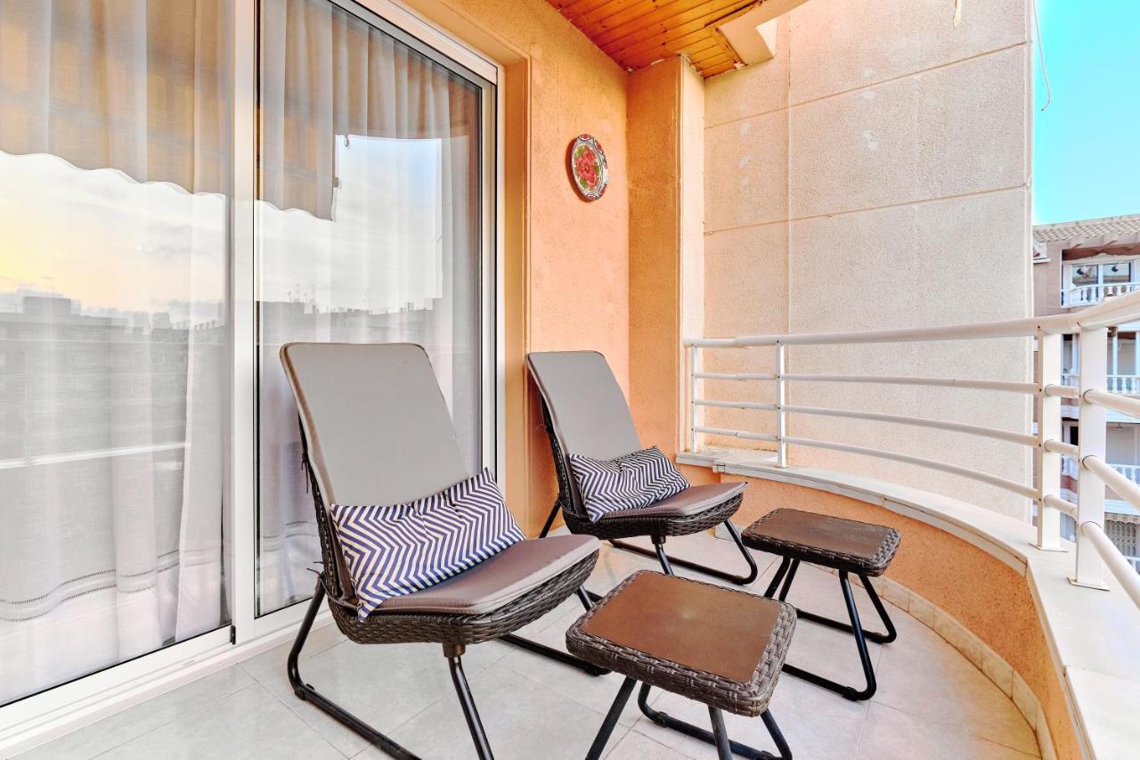 Lovely Sunny Apartment With Shared Pool And Private Parking Torrevieja Zewnętrze zdjęcie