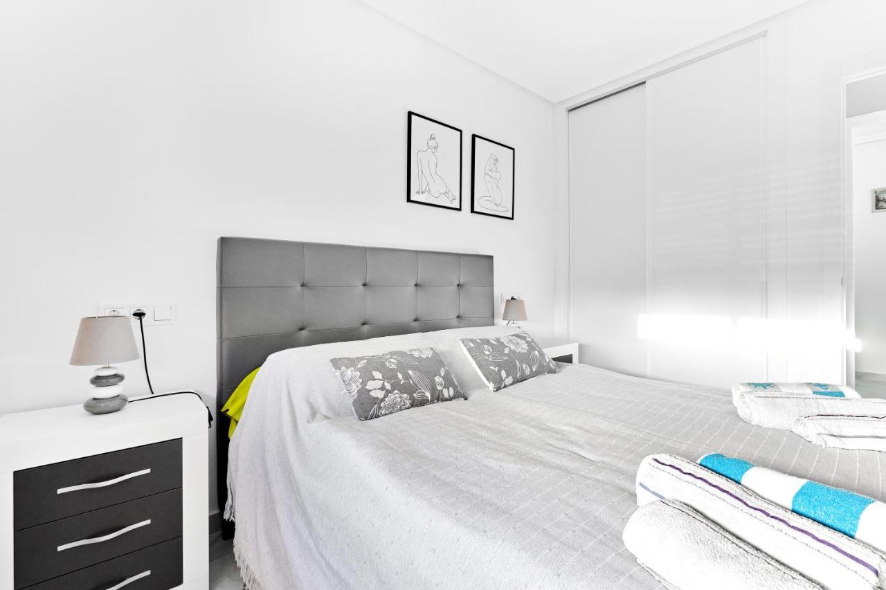 Lovely Sunny Apartment With Shared Pool And Private Parking Torrevieja Zewnętrze zdjęcie