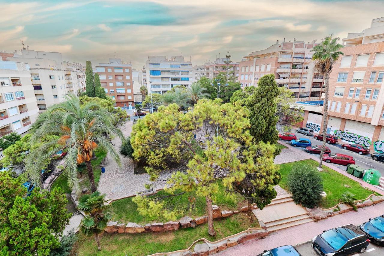 Lovely Sunny Apartment With Shared Pool And Private Parking Torrevieja Zewnętrze zdjęcie