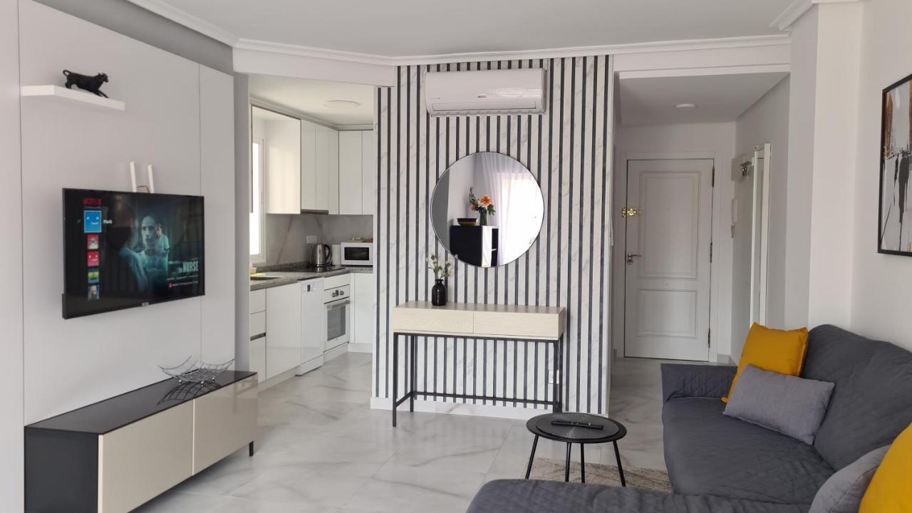 Lovely Sunny Apartment With Shared Pool And Private Parking Torrevieja Zewnętrze zdjęcie